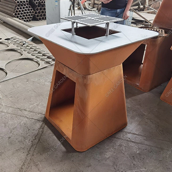 Corten stålsøyle branngrav med BBQ metall hage utendørs brannskål