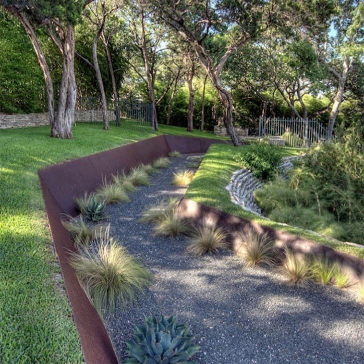 Garden Rusted Edge