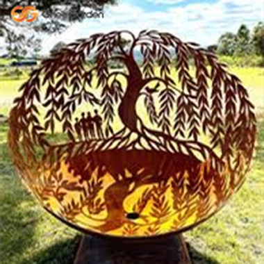 Corten stållandskap har metallbrannskule